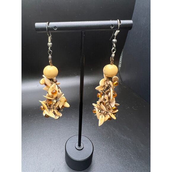 Crochet Shell Earrings - Picture 1 of 3